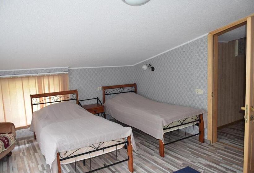 اتاق استاندارد با چشم‌انداز باغ, Guest House Ilto