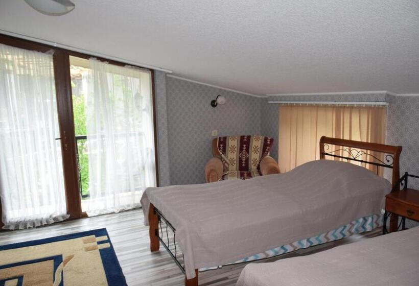 اتاق استاندارد با چشم‌انداز باغ, Guest House Ilto