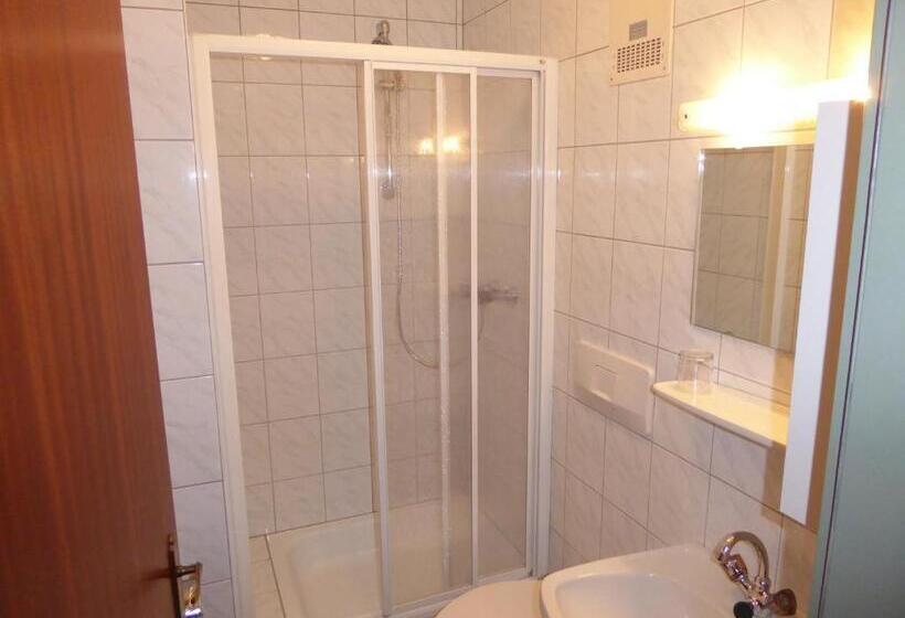 Classic room with balcony, Pension Waldschenke Am Wörthersee