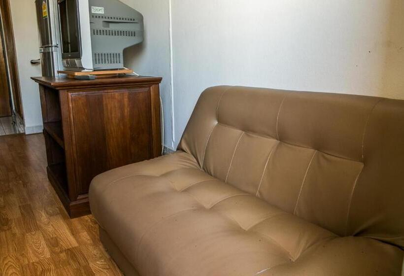 标准工作室带阳台, United Place