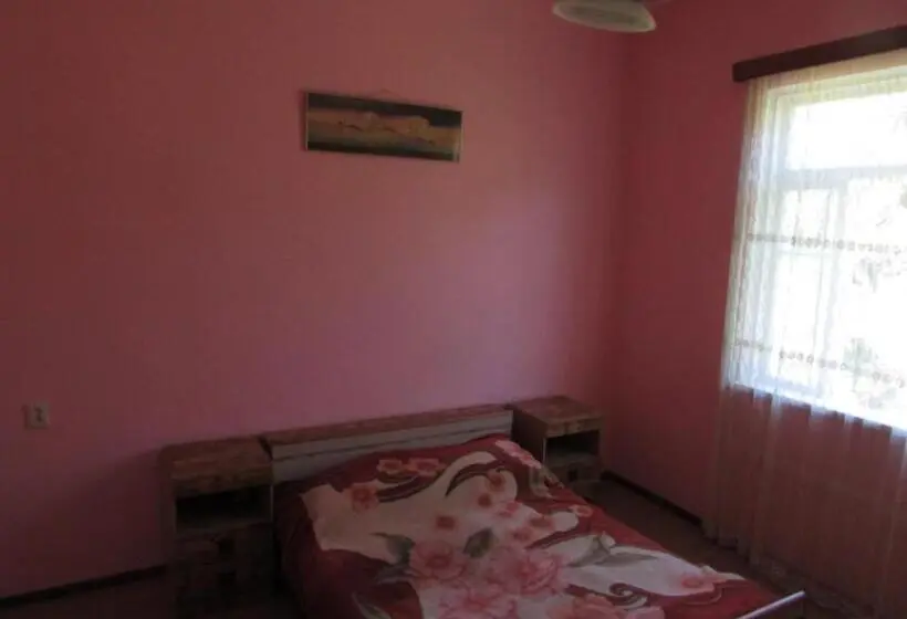اتاق استاندارد سه نفره, Joni Guest House
