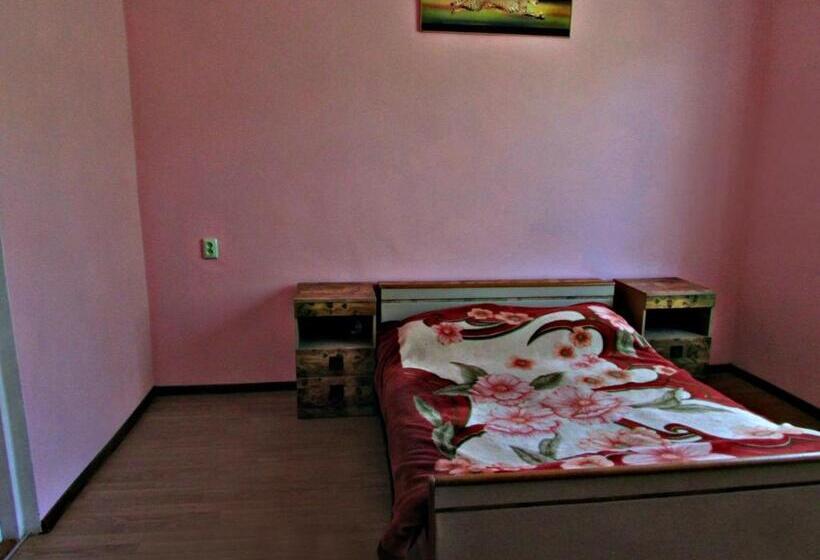 اتاق استاندارد سه نفره, Joni Guest House