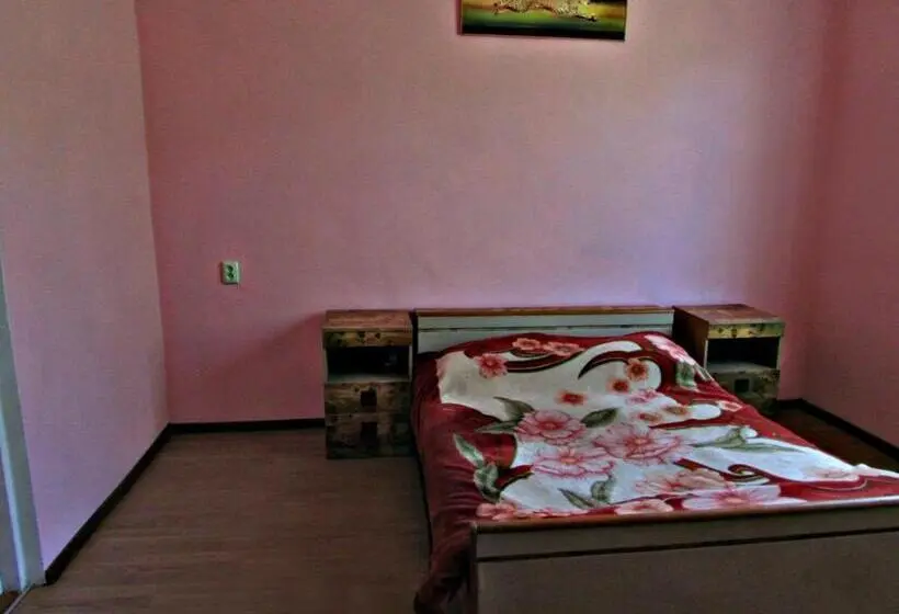 اتاق استاندارد سه نفره, Joni Guest House