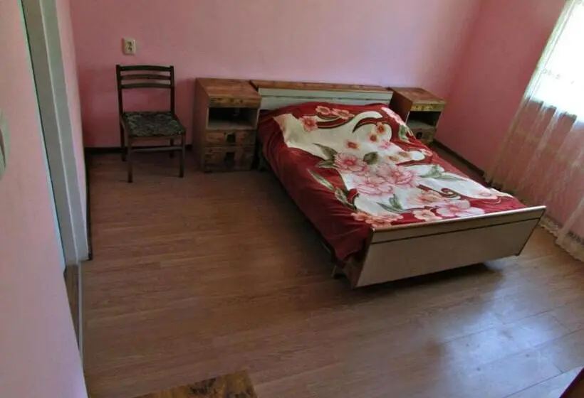 اتاق استاندارد سه نفره, Joni Guest House
