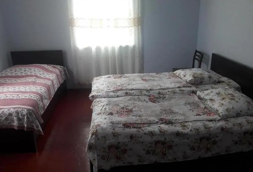 اتاق کلاسیک چهارنفره, Joni Guest House