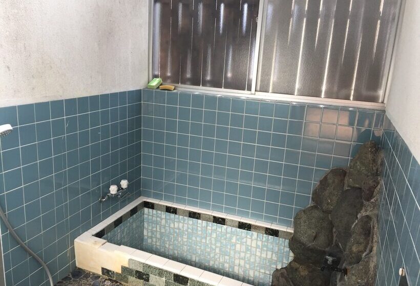 חדר משפחתי, Guest House Itokawa