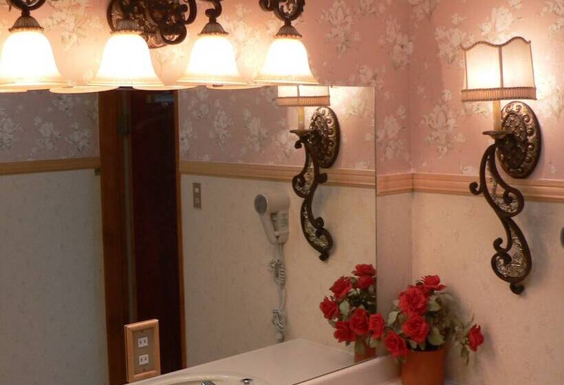 Номер Стандарт Четырехместный Совместный Санузел, Mistral