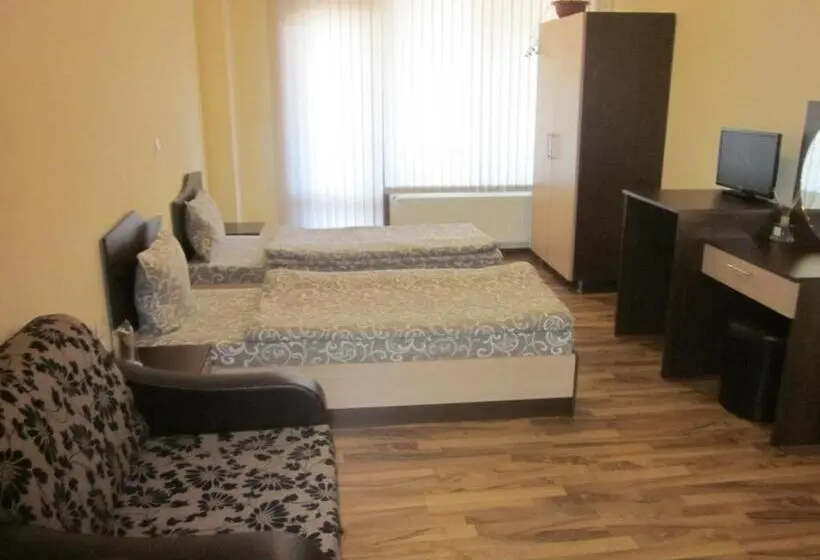 اتاق استاندارد سه تخته با بالکن, Panorama Guest House