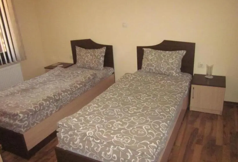 سوئیت جونیور با چشم‌انداز باغ, Panorama Guest House