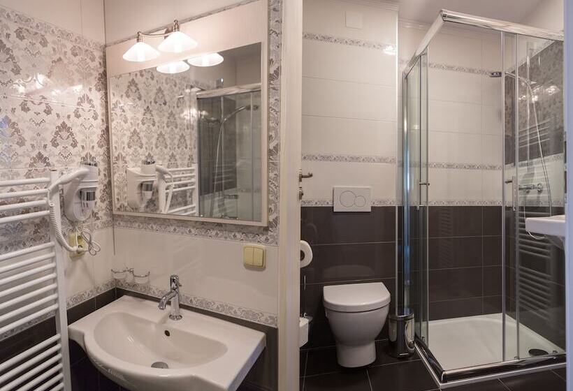 デラックススイート, Penzion Longus