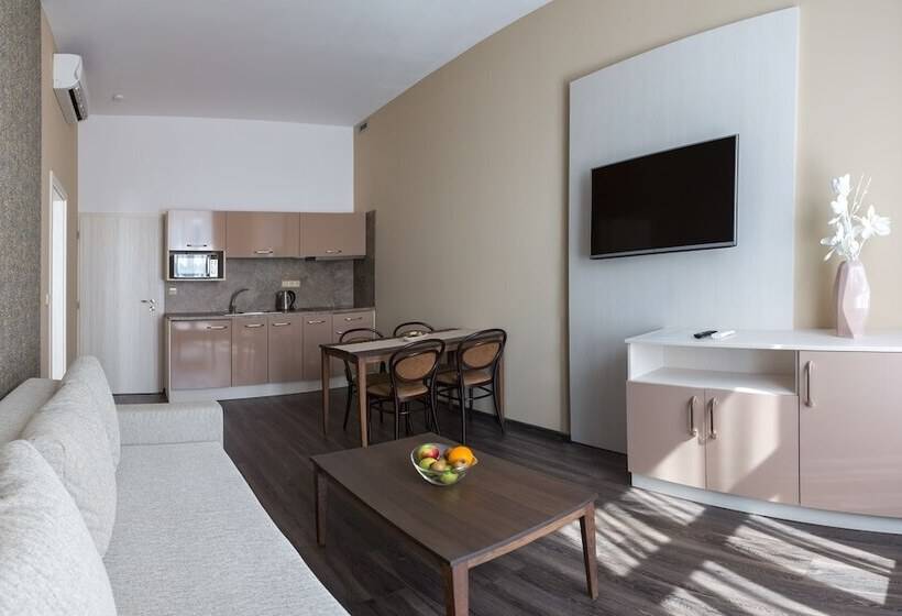 デラックススイート, Penzion Longus