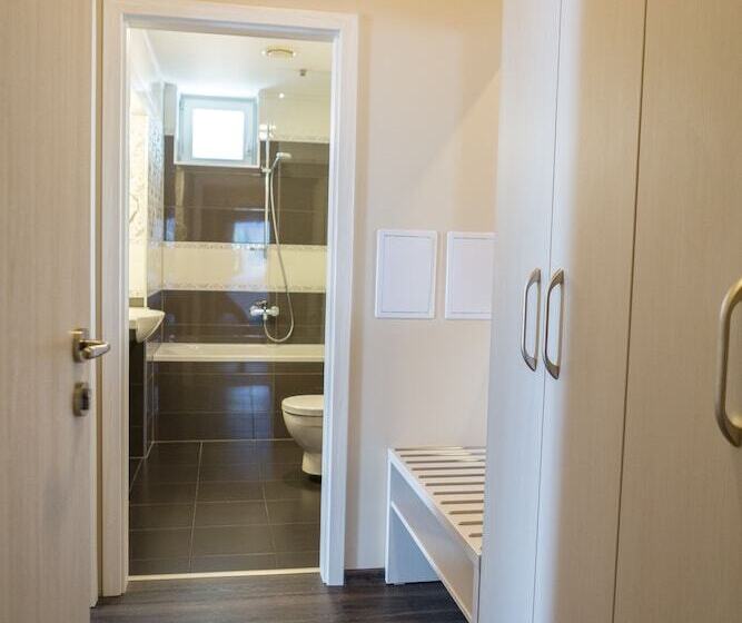 デラックススイート, Penzion Longus