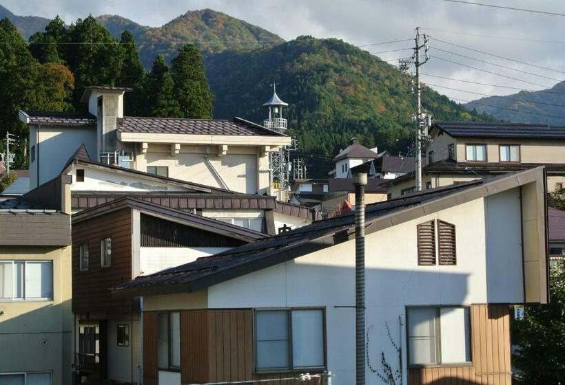 غرفة قياسية حمام مشترك, Shinazawa