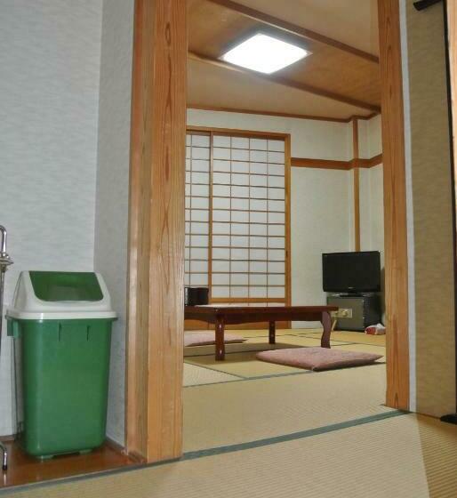 غرفة قياسية حمام مشترك, Shinazawa