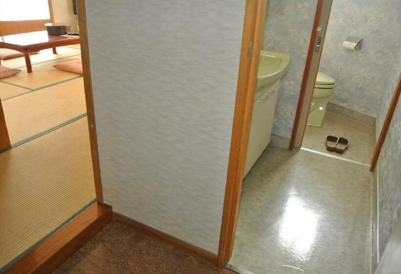 غرفة قياسية حمام مشترك, Shinazawa