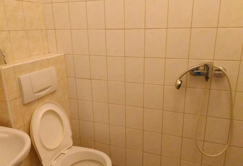 スタンダード４人部屋, Zimní Stadion Tábor