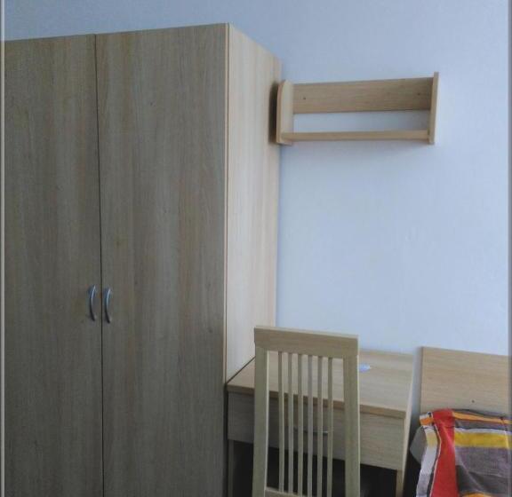 غرفة عائلية, Zimní Stadion Tábor