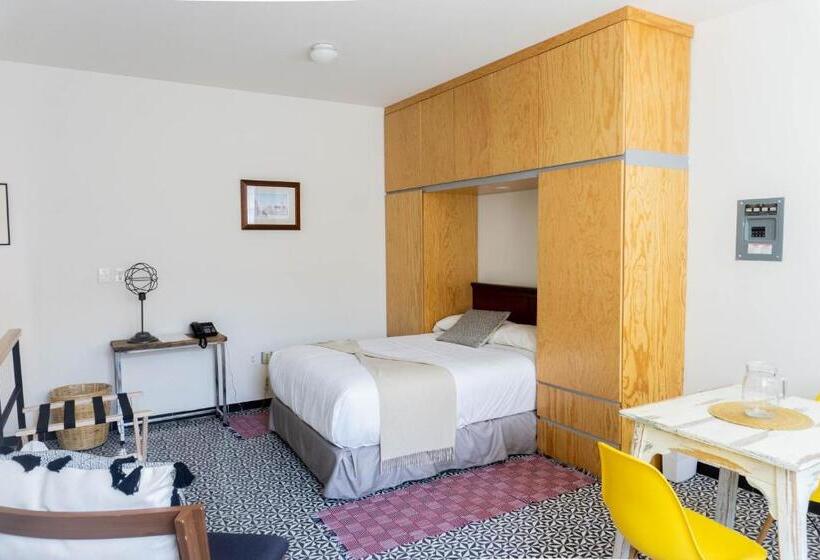 스탠다드 스튜디오, Casa Moctezuma