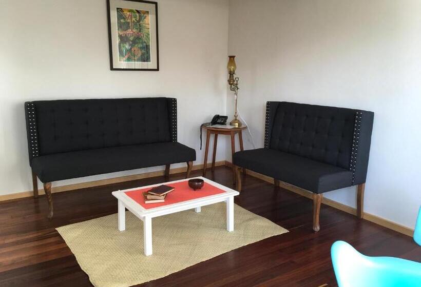 스탠다드 스튜디오, Casa Moctezuma