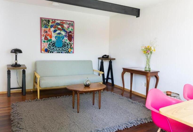 스탠다드 스튜디오, Casa Moctezuma