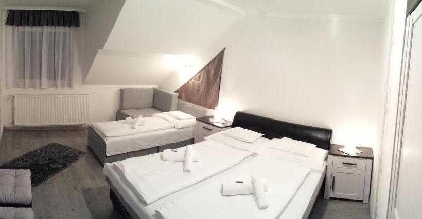 חדר משפחתי, Szabó Vendégház