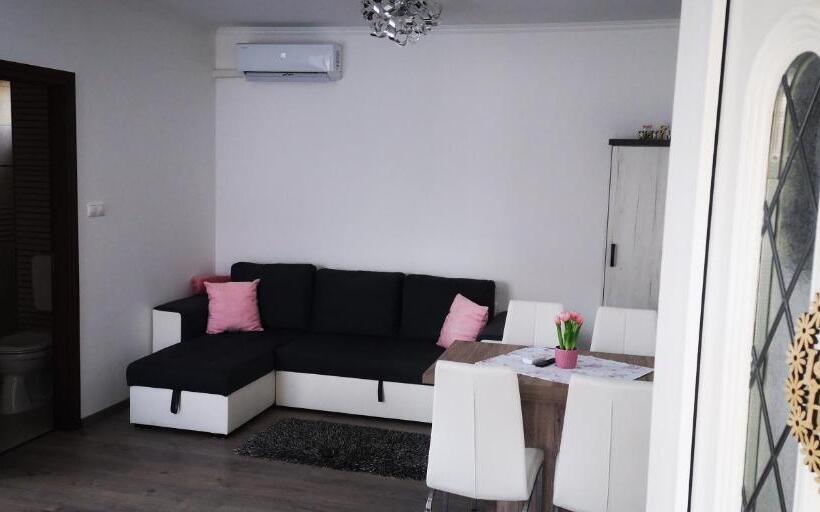 １ベッドルームのデラックスアパートメント, Szabó Vendégház