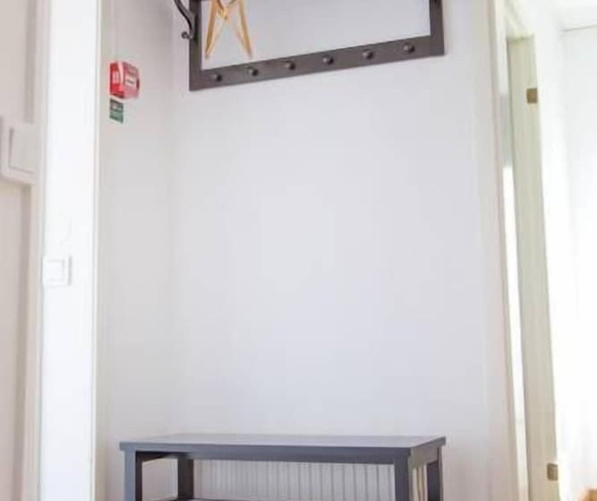 استودیوی استاندارد, Easy Livin Apartment