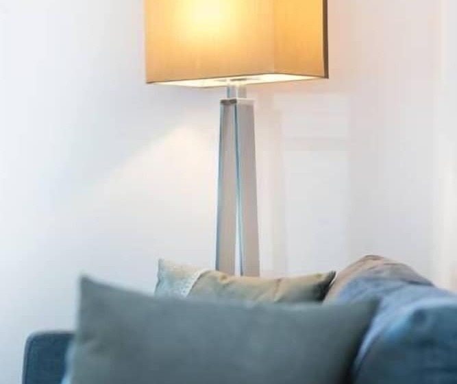 استودیوی استاندارد, Easy Livin Apartment