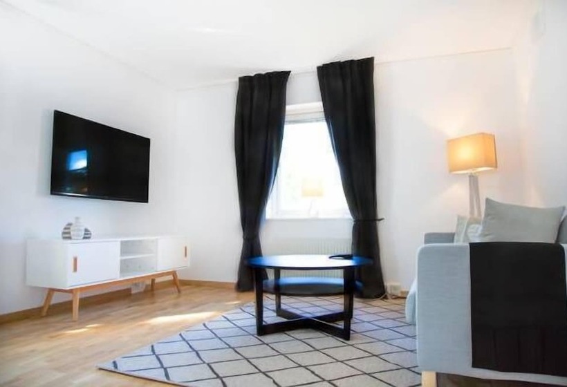 استودیوی استاندارد, Easy Livin Apartment