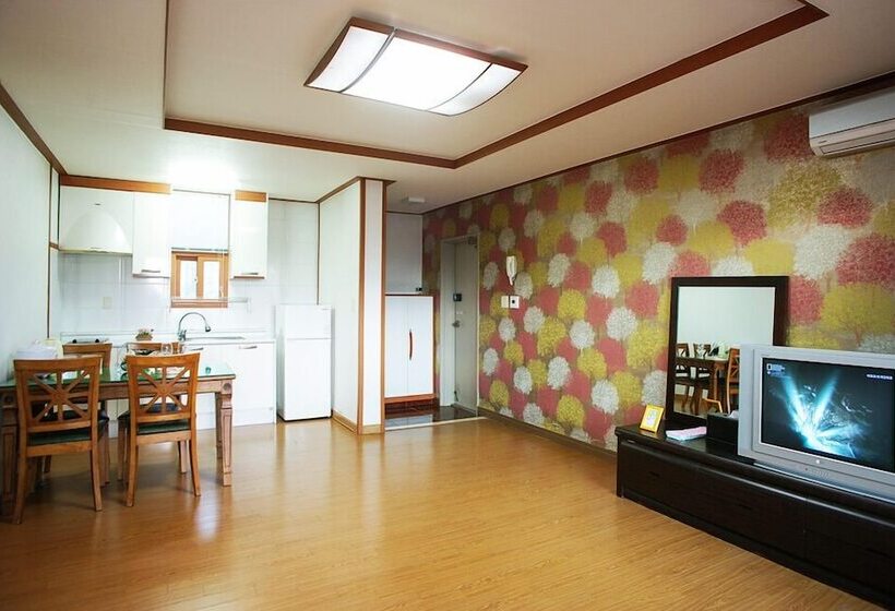 חדר סטנדרט, Olleh House