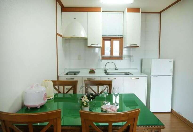 חדר סטנדרט, Olleh House