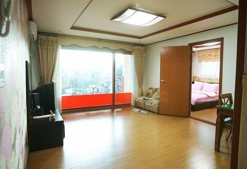 חדר סטנדרט, Olleh House