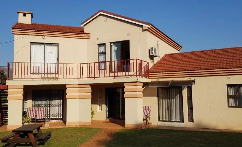 سوییت با چشمانداز استخر, Ezulwini Guest House
