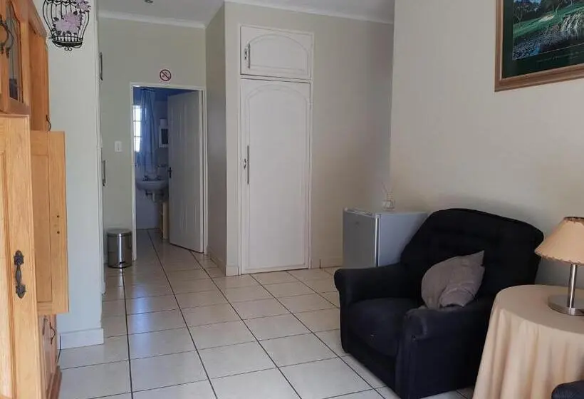 سوییت با چشمانداز استخر, Ezulwini Guest House
