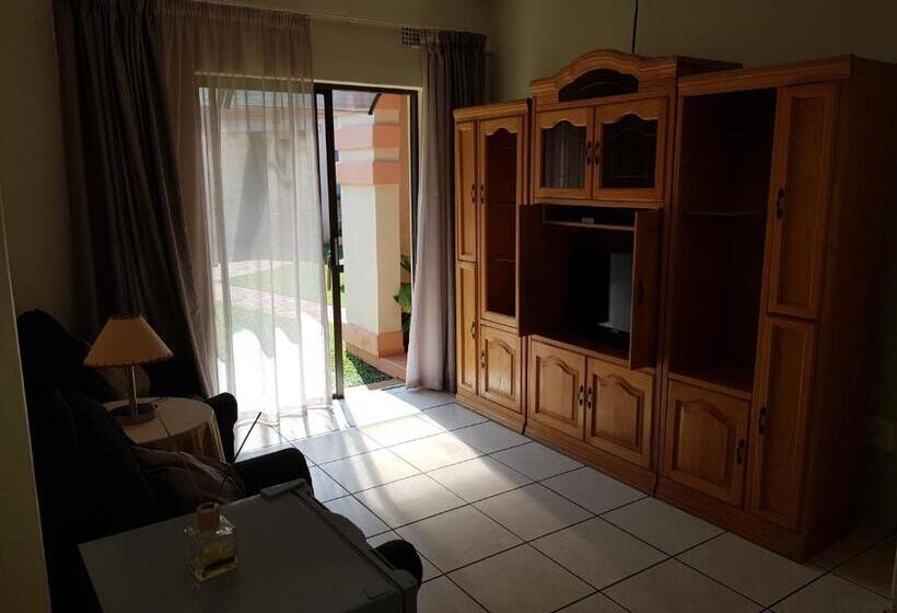 سوییت با چشم‌انداز استخر, Ezulwini Guest House
