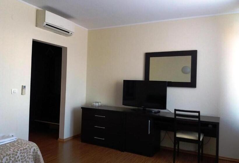 غرفة قياسية, Pensiunea Play