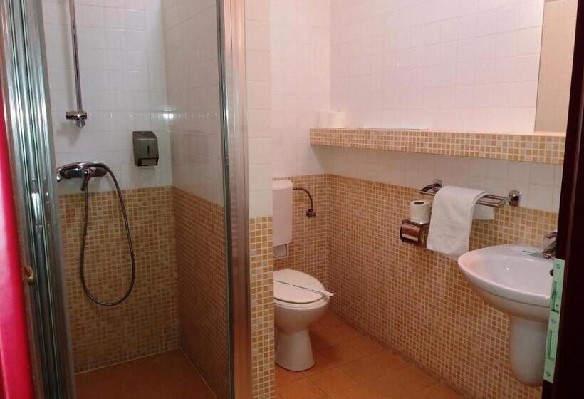 غرفة قياسية, Pensiunea Play