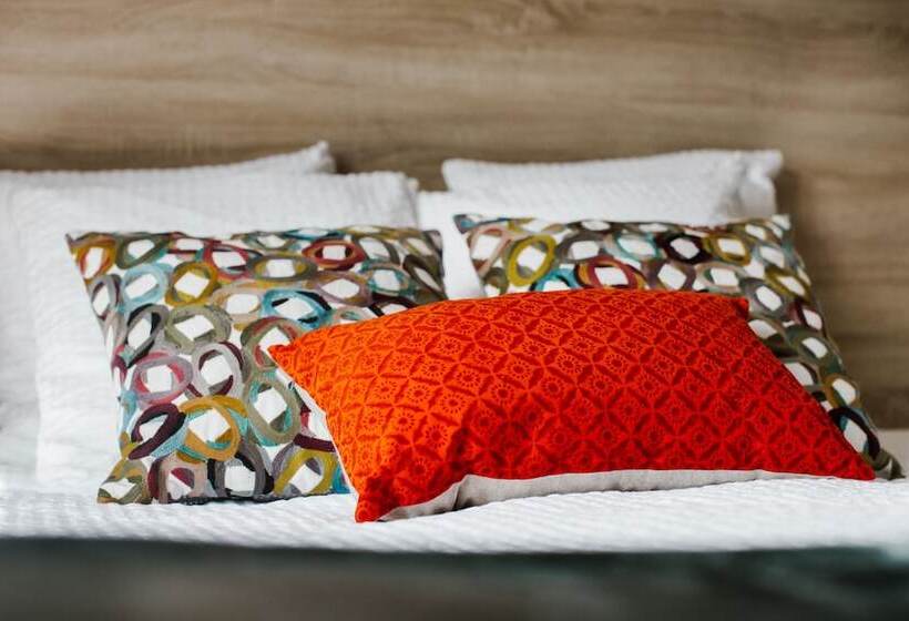 חדר סטנדרט לשלושה, Mendionde