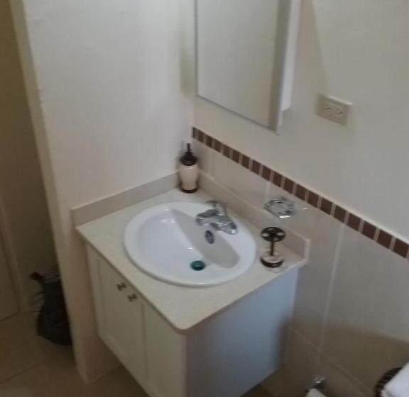 خانه 2 خوابه, Cheerful 2 Bedroom Home In Falmouth Garden