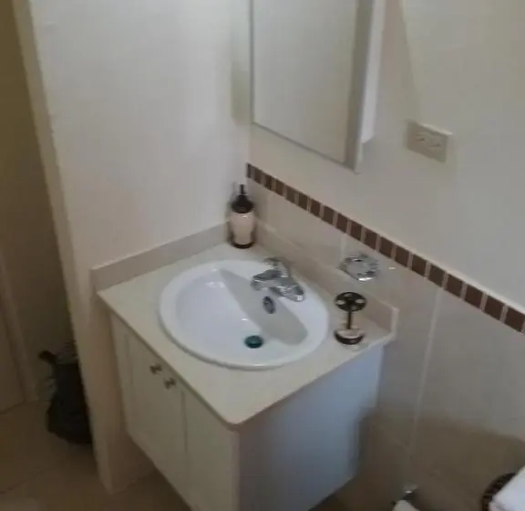 خانه 2 خوابه, Cheerful 2 Bedroom Home In Falmouth Garden