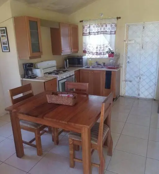 خانه 2 خوابه, Cheerful 2 Bedroom Home In Falmouth Garden