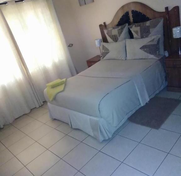 اتاق لوکس, Crown Inn Guest House