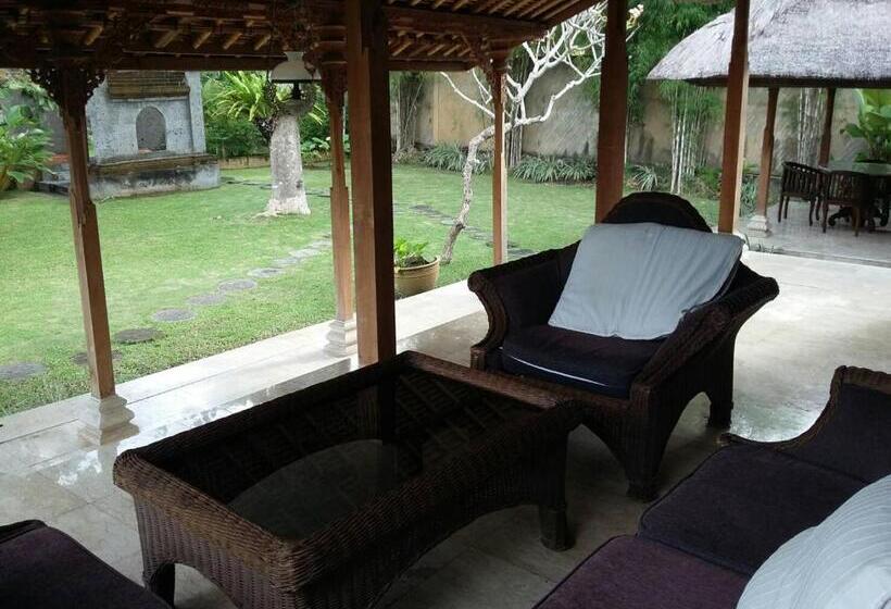 מיטת קינג בסוויטה, Puri Kutat Lestari