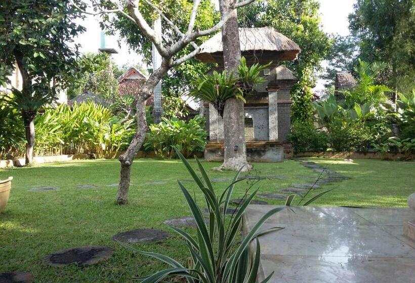 מיטת קינג בסוויטה, Puri Kutat Lestari