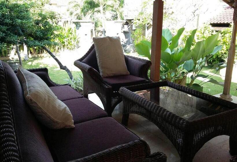 מיטת קינג בסוויטה, Puri Kutat Lestari