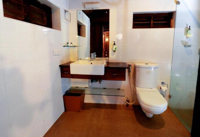 스탠다드 룸 킹사이즈 침대, Triveny River Palace