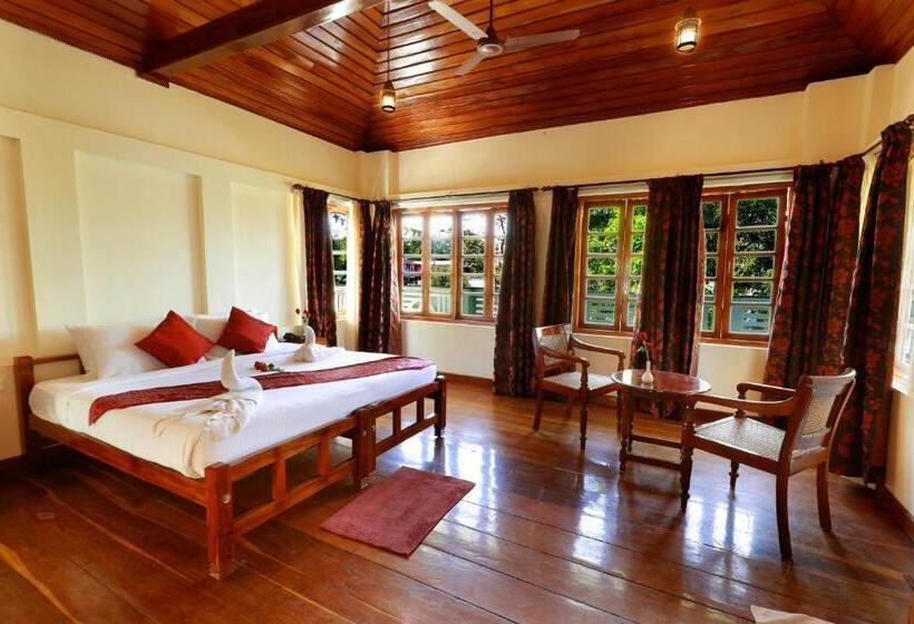 스탠다드 룸 킹사이즈 침대, Triveny River Palace