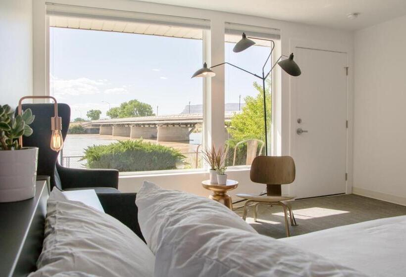 غرفة قياسية, Skyfall Guestrooms