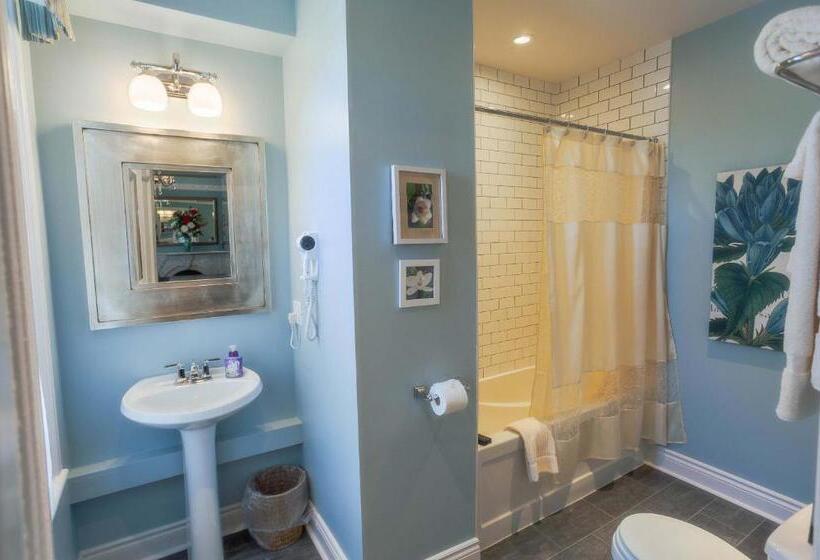Номер Deluxe Кровать Кинг, The Woodview Inn