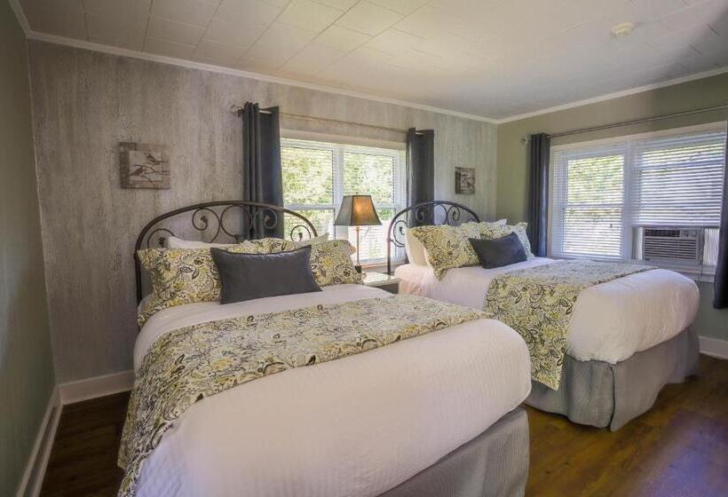 Номер Deluxe, The Woodview Inn